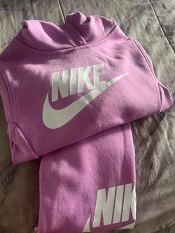 Girls Nike sweat outfit
