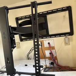 TV wall mount For Up To 85 IN 