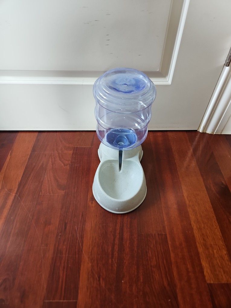 Gravity Pet Water Bown