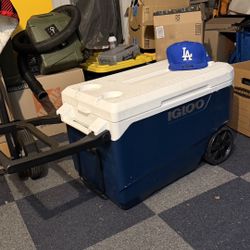 90Qt Cooler Igloo W/ Wheels 