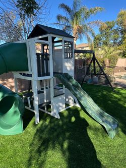 Christmas around the corner Playset for sale