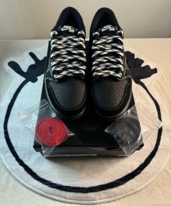 Travis Scott air Jordan 1 black phantoms size 11 US