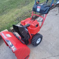 8.5 Hp 26" Gas Snow Blower... Great Shape