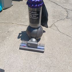 VACUUM  DYSON 