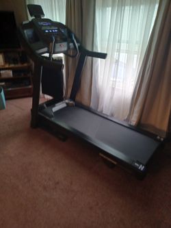 Horizon 7.0 AT treadmill