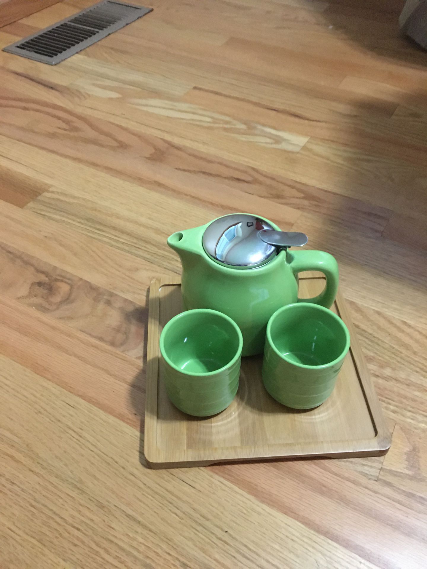 New tea set never used comes with box