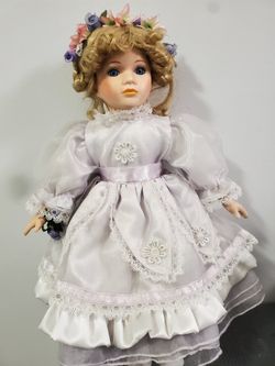 Vintage Seymour Mann Connoiseur Doll Collection. Excellent Condition