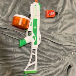 Splatter ball gel blaster comes with charger works great comes with beads too