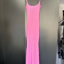 Skims dress Size Medium Color Bubblegum