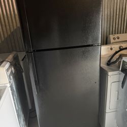G.E Refrigerator 18 . cu.ft