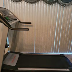 Pro Form Inclining Treadmill 6.0ZT Space saving for Sale in Clearwater FL OfferUp