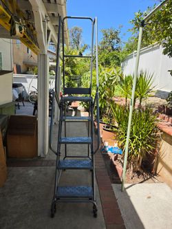 LADDER 4-wheels. $120
