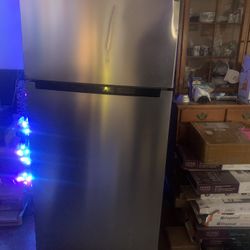 Vassani 18 Cu Ft Refrigerator 