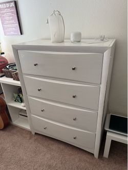 WHITE 4 DRAWER DRESSER