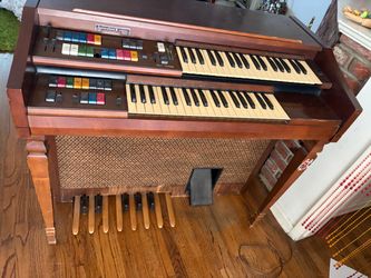 Vintage organ piano