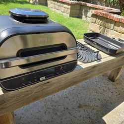 (6-in-1 Portable Grill) Ninja BG550 Foodi Smart XL 6-in-1 Portable Grill with 4-Quart Air Fryer Roast Bake Dehydrate Broil (Original Box)