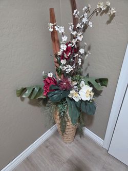 Artificial Wall Hanging & Artificial Flower Arrangement