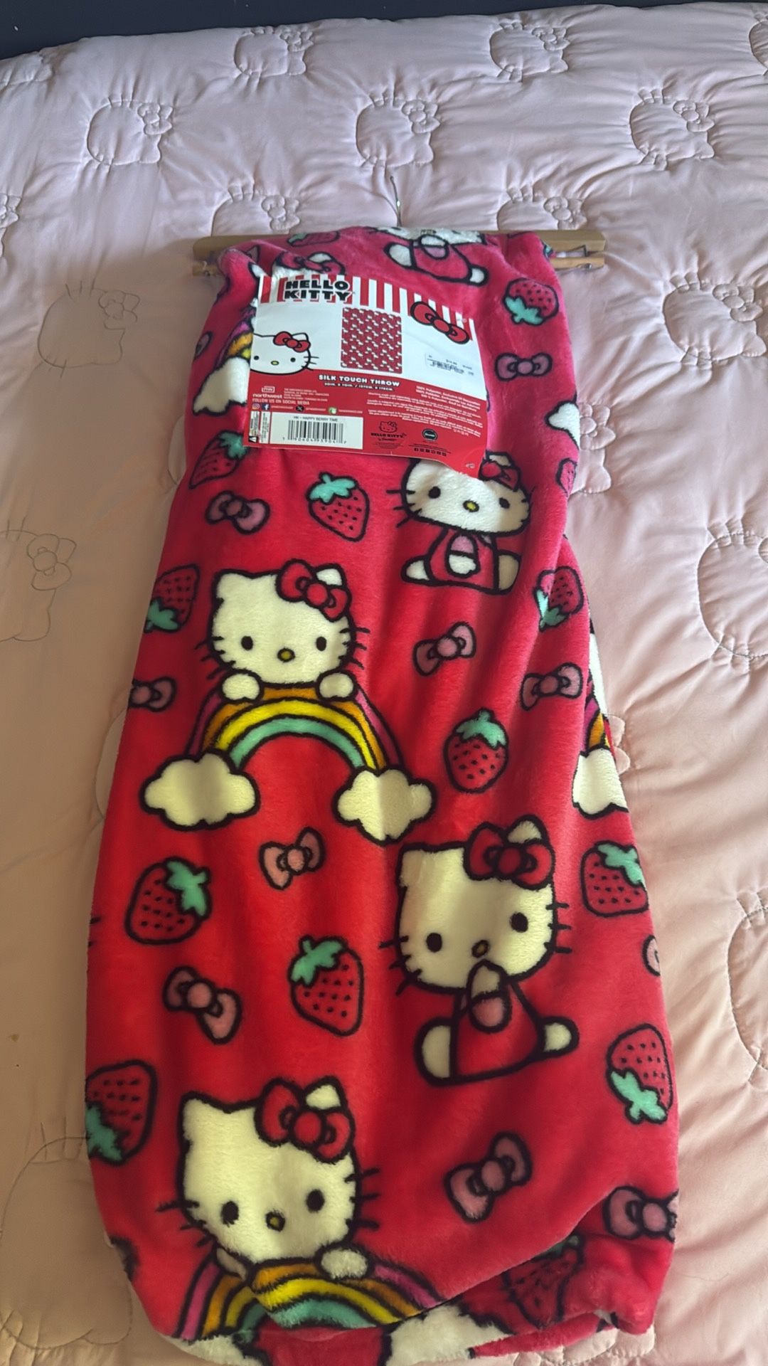 Hello Kitty Blanket.
