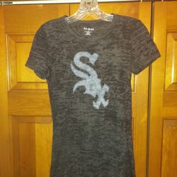 WOMENS MEDIUM CHICAGO WHITE SOX SHIRT FROM RED JACKET 
