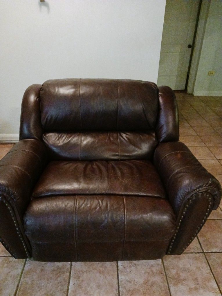Oversized Fully Reclining Leather Chair