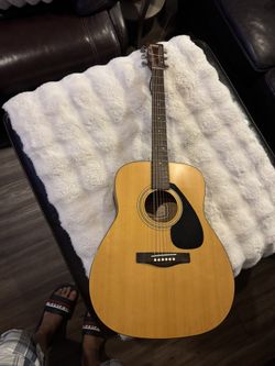 Yamaha Acoustic Guitar