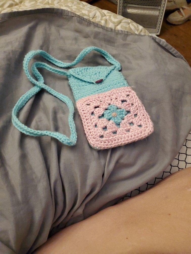 Cell Phone Purse With Front Pocket