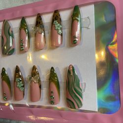 Nayvibezstudio press-on nails