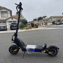 Dual-motor dual-battery high-speed electric scooter