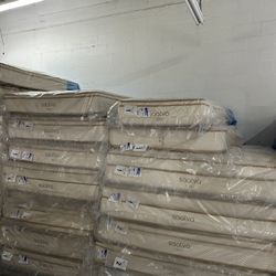 Luxury Saatva & Tempur-Pedic Mattresses – 50-80% Off!     •    Brand New, Minor Blemishes (Nothing That Affects Comfort)     •    King, Queen, Full, T