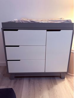 Dresser with removable changing top! Babyletto