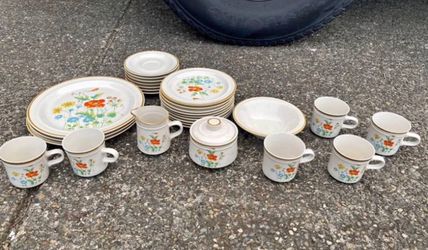 Vintage Direction stoneware partial set  1661 wild flowers