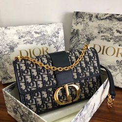 DIOR Dior 30 Montaigne latest Montaigne embroidery old flower all over printing adjustable and detachable chain flip closure fabric chain bag box bag 