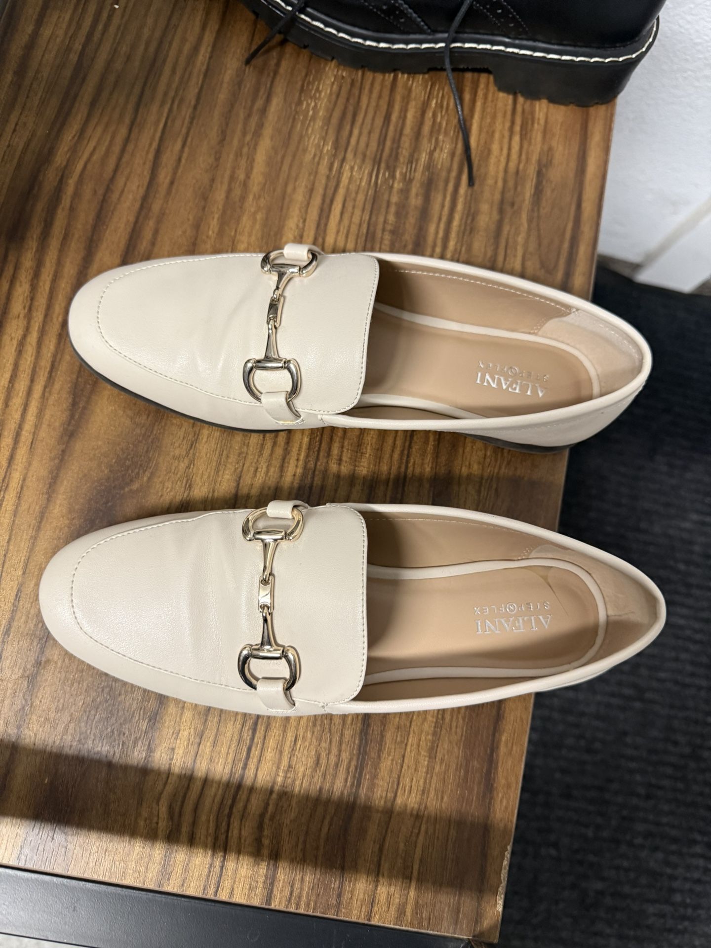 Woman shoes (flats)