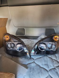 Freightliner cascadia LED headlights