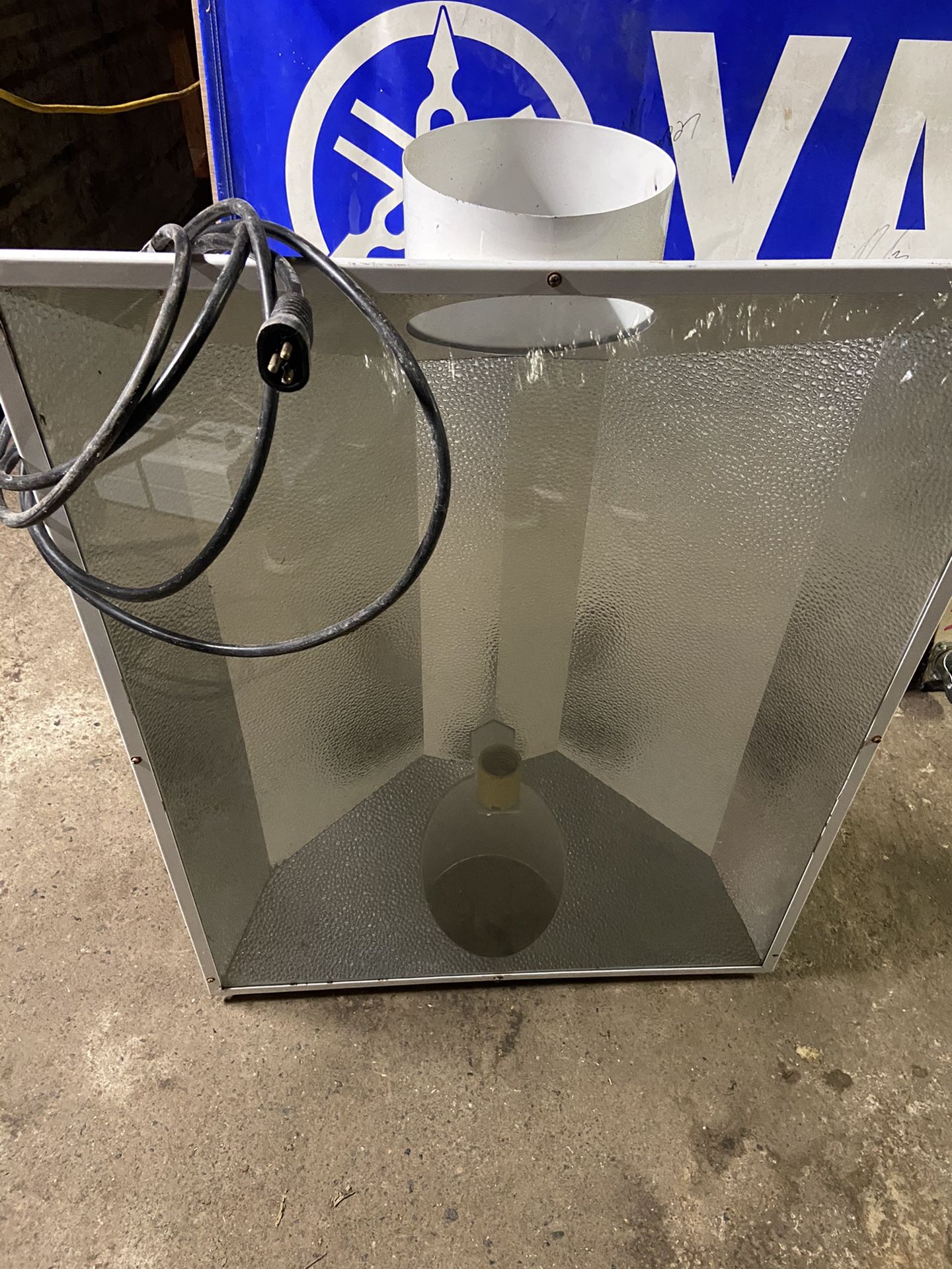 Grow lights air cooled raptor and hydrofarm hoods. 8 available
