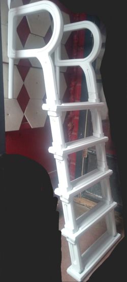 Like new pool ladder (Info In Pics)