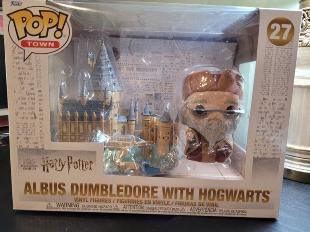 Funko POP! Town Harry Potter #27 - Albus Dumbledore with Hogwarts