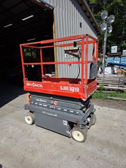 Sky Jack 3219 Electric Scissor Lift Works Great!