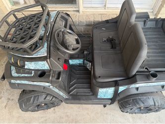 Two passanger jeep toy car used