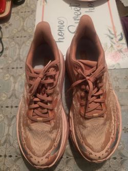 Hoka sz 11 rose pink great condition