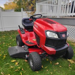 Craftsman T2400 Riding Lawn Mower / Tractor