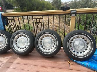 OEM ORIGINAL LINCOLN STOCK TIRE AND RIMS