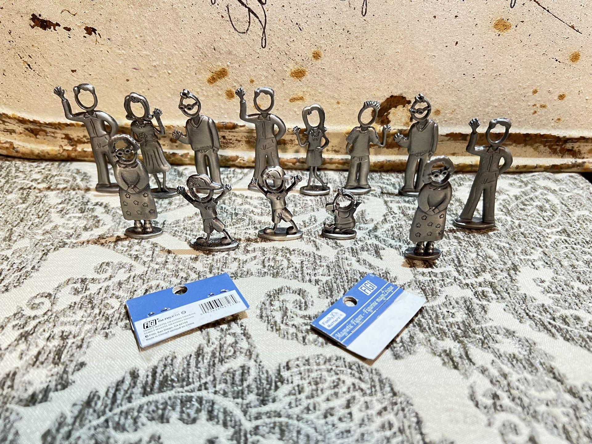 Metal figures Family Magnetic Figure - Figurine 13 pieces