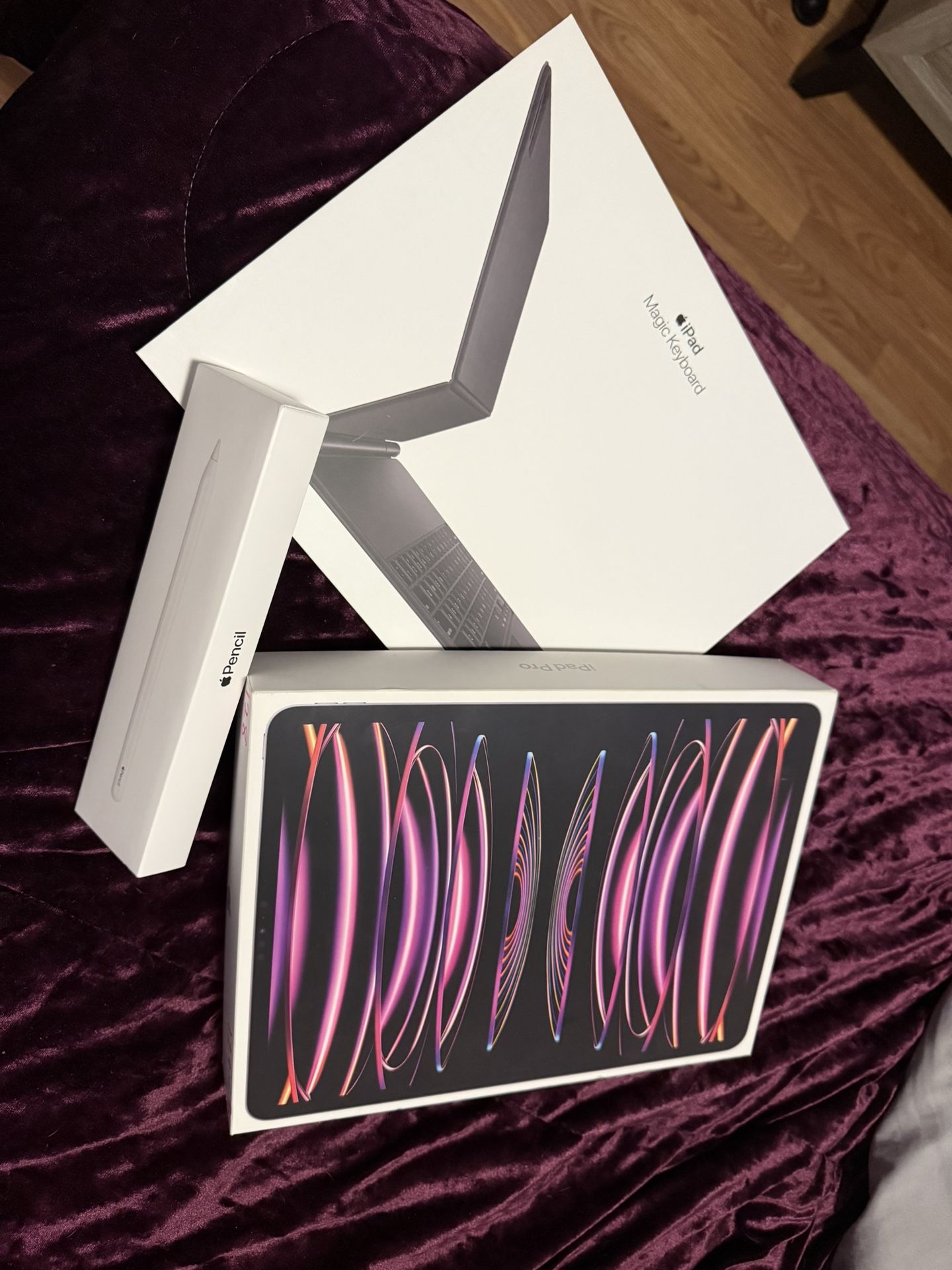 12.9 INCH IPAD PRO, APPLE PENCIL 2, MAGIC KEYBOARD BUNDLE!!!