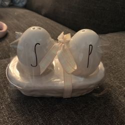 Rae Dunn Salt And Pepper Set