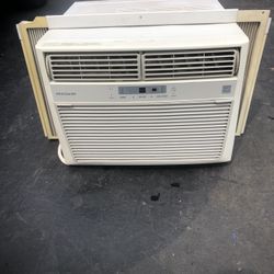 Very Good Condition Frigidaire Air Conditioner 
