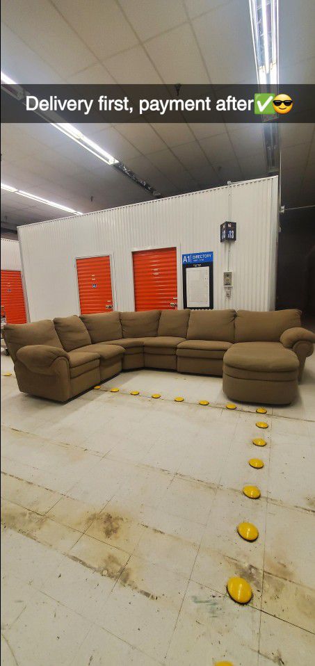 Large Used Sectional Pullout Bed Couch With Ottoman *DELIVERY AVAILABLE*🛻