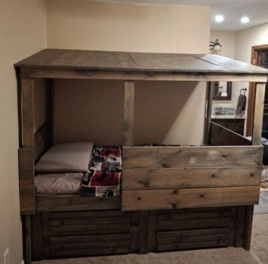 Twin Hideout Cabin Bed