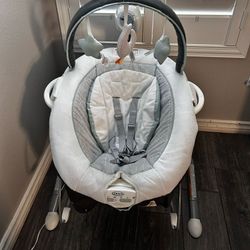 Baby Swing And Bouncer. 60 Dlls