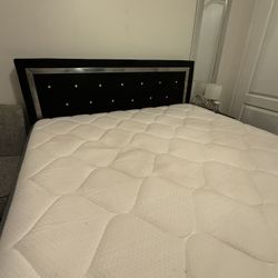 Queen Sized Bed Frame And Mattress 